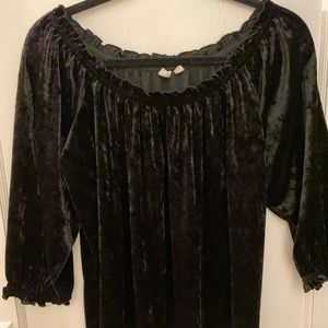 Black velvet top wear on or off shoulders